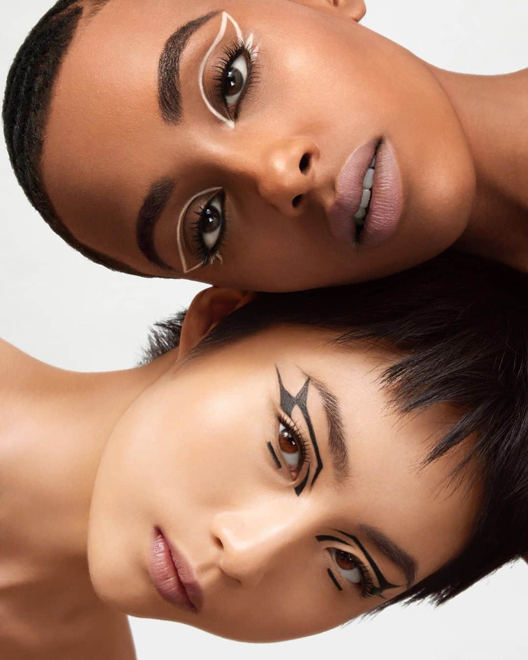 資生堂さんのインスタグラム写真 - (資生堂Instagram)「Make a statement in black and white. Our SHISEIDO muses wear Kajal InkArtist in Kabuki White and Nippon Noir paired with ArchLiner Ink in Shibui Black. #ShiseidoMakeup #JapaneseBeauty」10月22日 23時00分 - shiseido