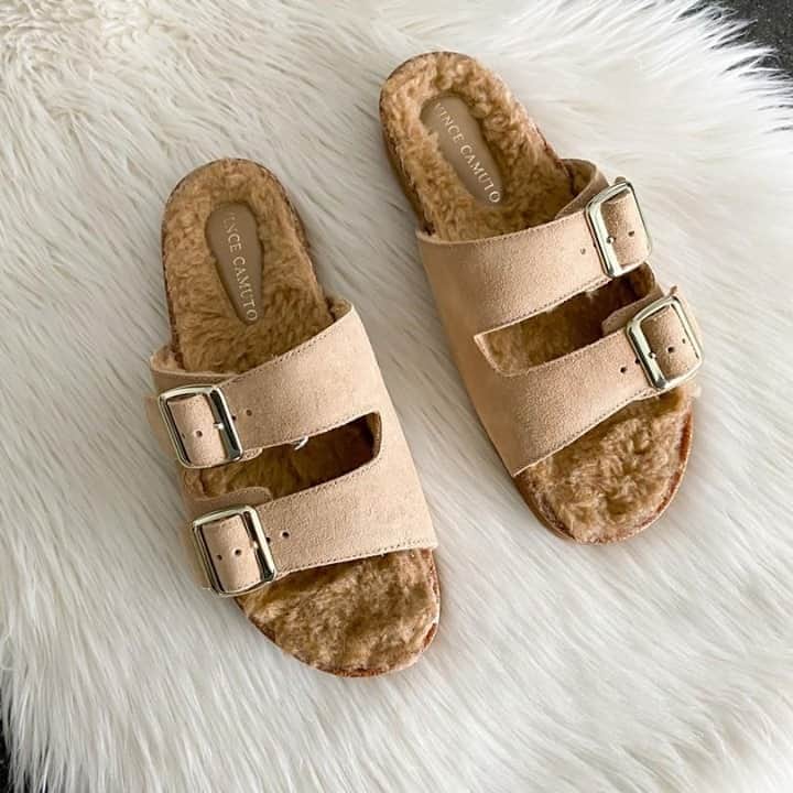 のインスタグラム：「Take your at-home style up a notch! For a limited time, our Mannissa Sandal is on sale for $59.99 at vincecamuto.com. Photo courtesy of @thehouseofsequins. #vincecamuto #cozycollection」