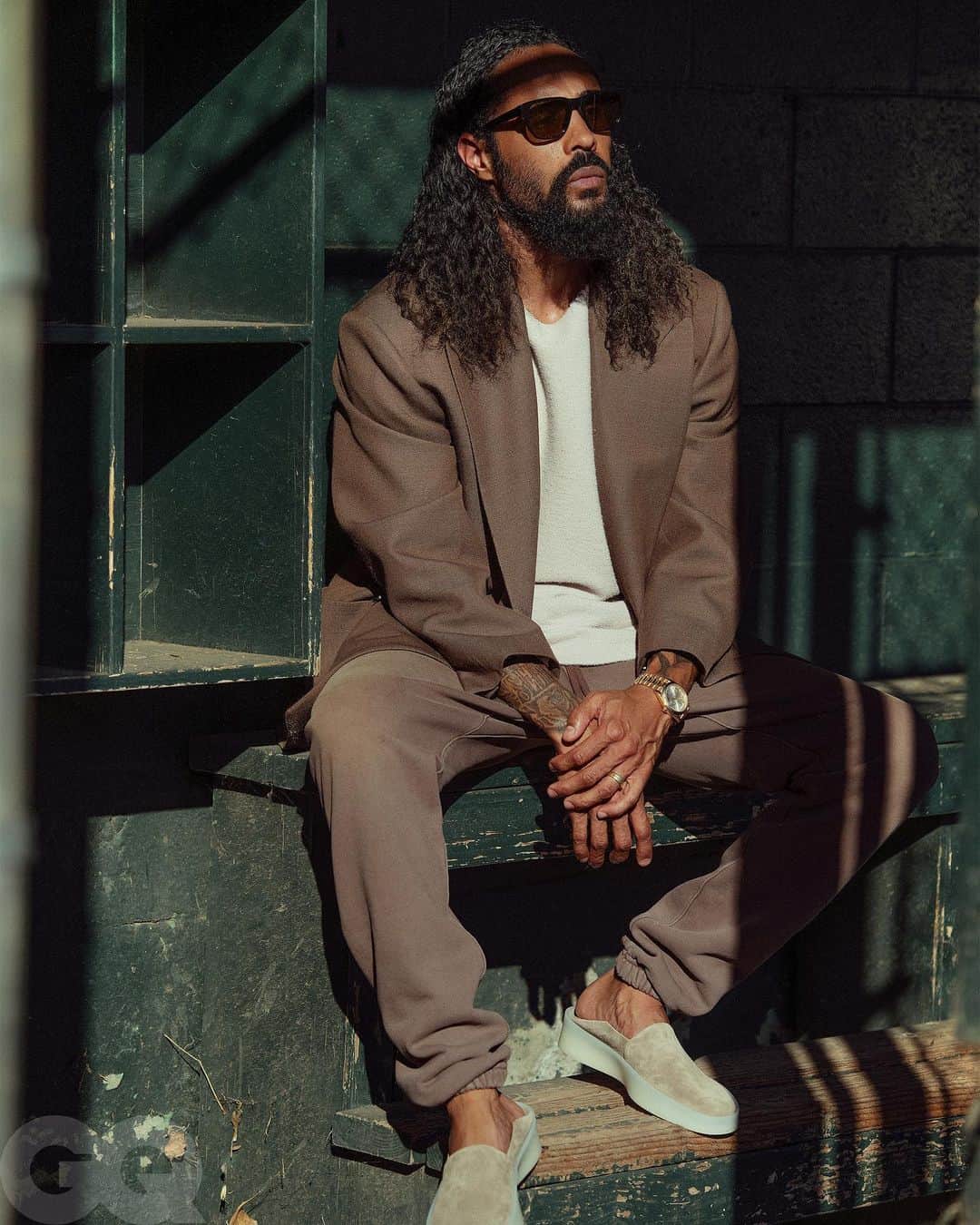 FEAR OF GODさんのインスタグラム写真 - (FEAR OF GODInstagram)「“How Fear of God Is Reinventing Luxury American Fashion” ...discover the intimate story that dives into our history and provides a guiding light to where we’re headed... live now @gq .com ... our creative director @jerrylorenzo wears our seventh collection and eyewear in all photographs 📷 @mason.poole」10月22日 23時18分 - fearofgod