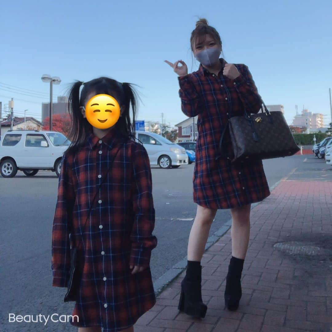 ちゃんのあさんのインスタグラム写真 - (ちゃんのあInstagram)「最近の私服👼 娘とお揃いチェックワンピース 可愛くてお気に入り♡ 西松屋で娘が120cmサイズ わたしが150cmサイズ！笑 1000円は鬼安でした♡ ブランド品関係なくかわいい お洋服がすき🥰  #六本木 #すすきの #錦 #大阪 #中洲 #福岡 #新宿 #ミナミ #仙台 #キャバクラ #シングルマザー #星崎希愛 #シティーグループ #プレミア #キャバ嬢 #シャンパン #お酒 #ナイツネット #私服　#おしゃれ #ポケパラ #ドレス」10月22日 23時19分 - noa.723_noble