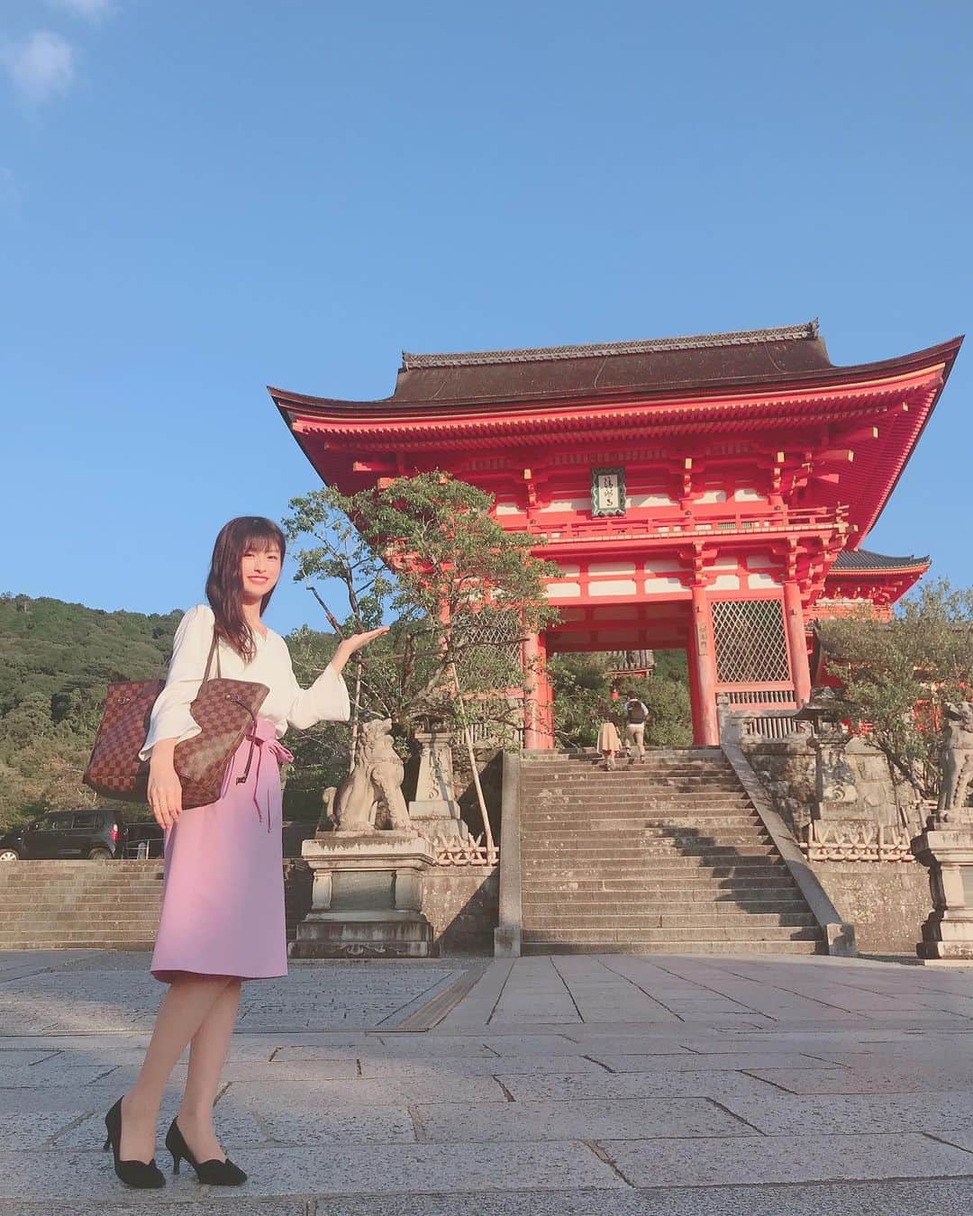 越智萌日さんのインスタグラム写真 - (越智萌日Instagram)「リポーターいおりシリーズ🎤👩 らぶすぎる心友💕 . #こうきっふぃー #高貴カフェ活」10月22日 23時14分 - moeka19990201