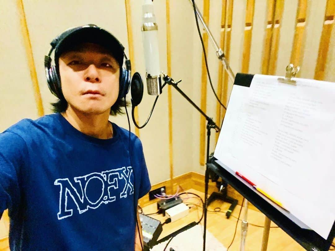 Shun さんのインスタグラム写真 - (Shun Instagram)「新曲レコーディング！ 2曲、カマした！ 雪山で鳴らしたい勢い増し増し系、お楽しみに。 もう10年ずっと俺らの音を録ってくれているエンジニア @satoshit_0130 さん、今回も最高🤜🏼🤛🏼  #今日のバンドT NOFX @nofx   パーカー(写真②)はBLACK FLAG (SST オフィシャル) @blackflagband」10月22日 23時27分 - totalfat.shun