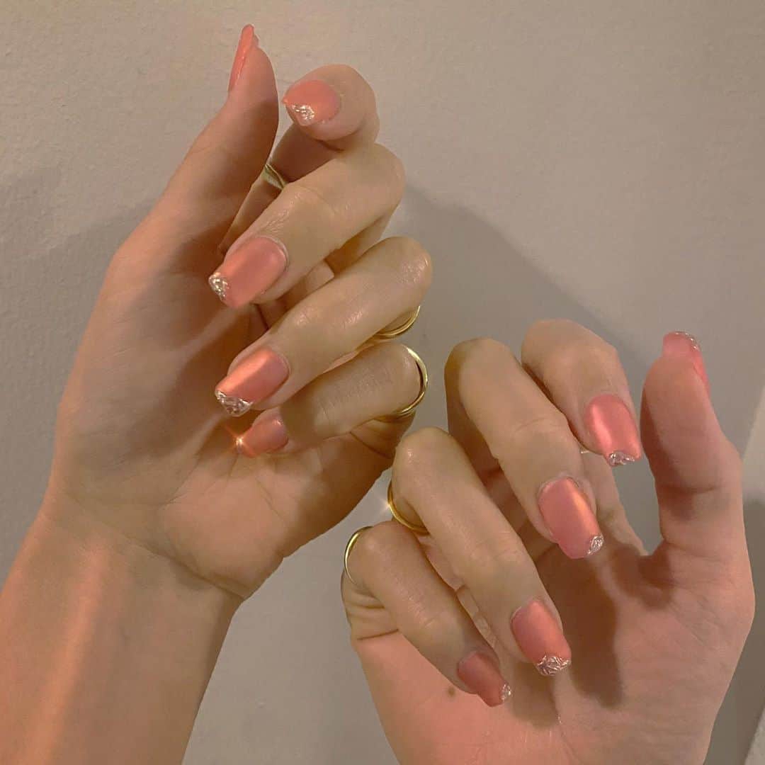 梅村実帆のインスタグラム：「桃色 nail 🍑 初マットミラー🪐🤍」