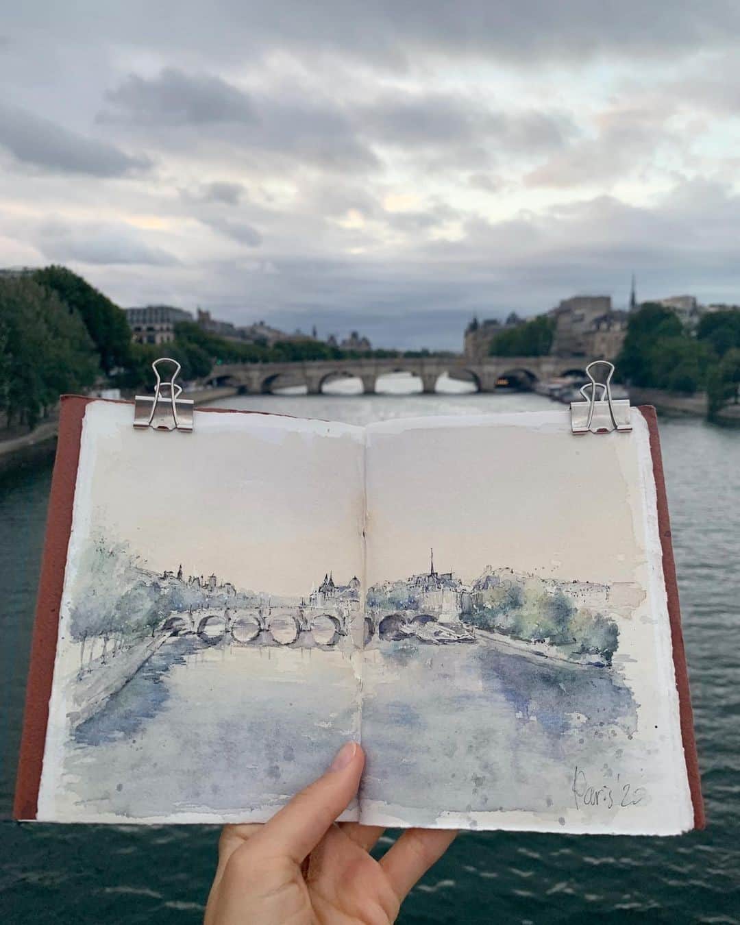 My Little Parisさんのインスタグラム写真 - (My Little ParisInstagram)「Les Arts du Pont.  🇬🇧 : The Arts of the Bridge. (📸 @repondez_moi)」10月22日 23時32分 - mylittleparis