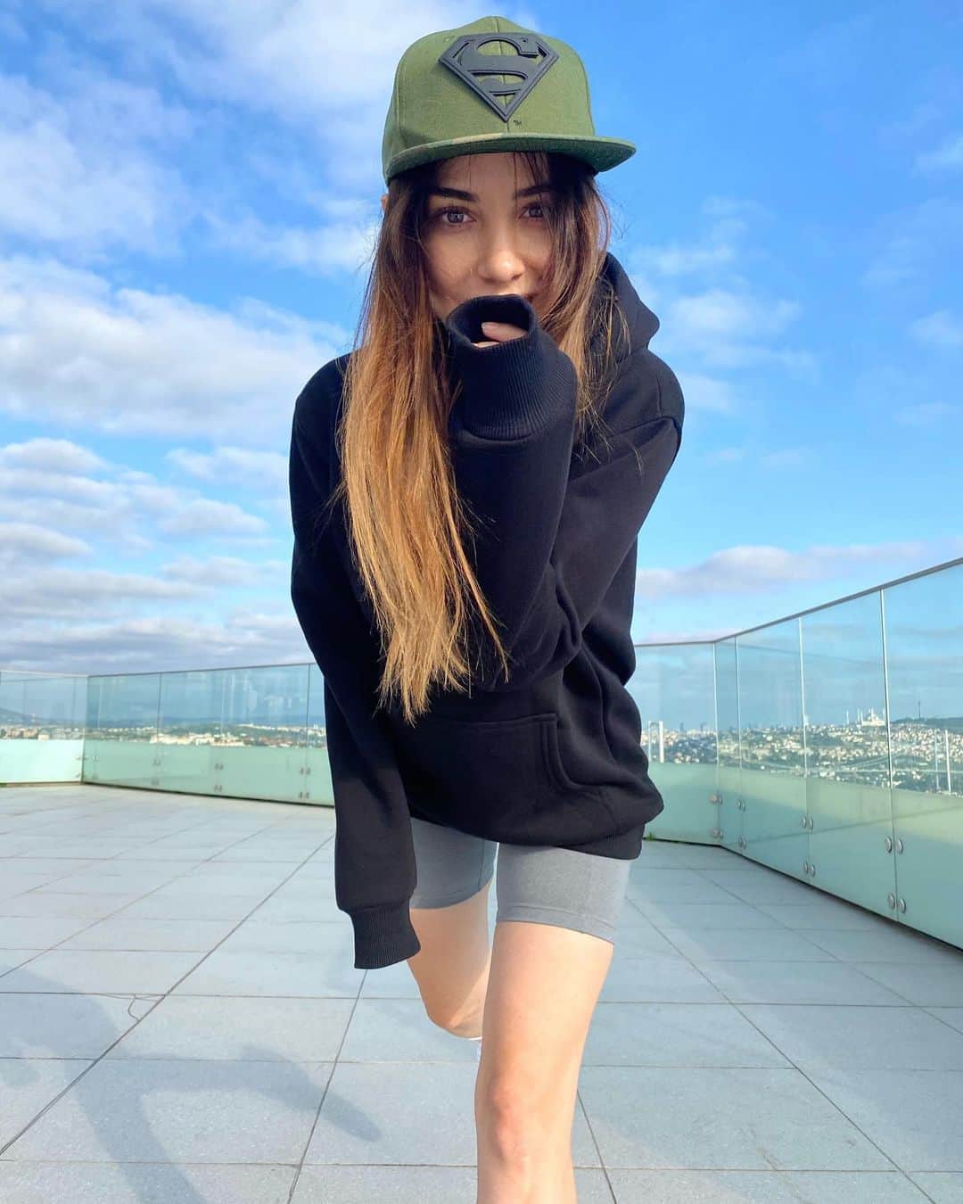 Ozge Gurelさんのインスタグラム写真 - (Ozge GurelInstagram)「🦋🦋」10月22日 23時33分 - ozgecangurelofficial