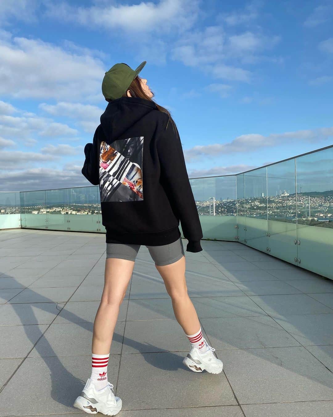 Ozge Gurelさんのインスタグラム写真 - (Ozge GurelInstagram)「🦋🦋」10月22日 23時33分 - ozgecangurelofficial