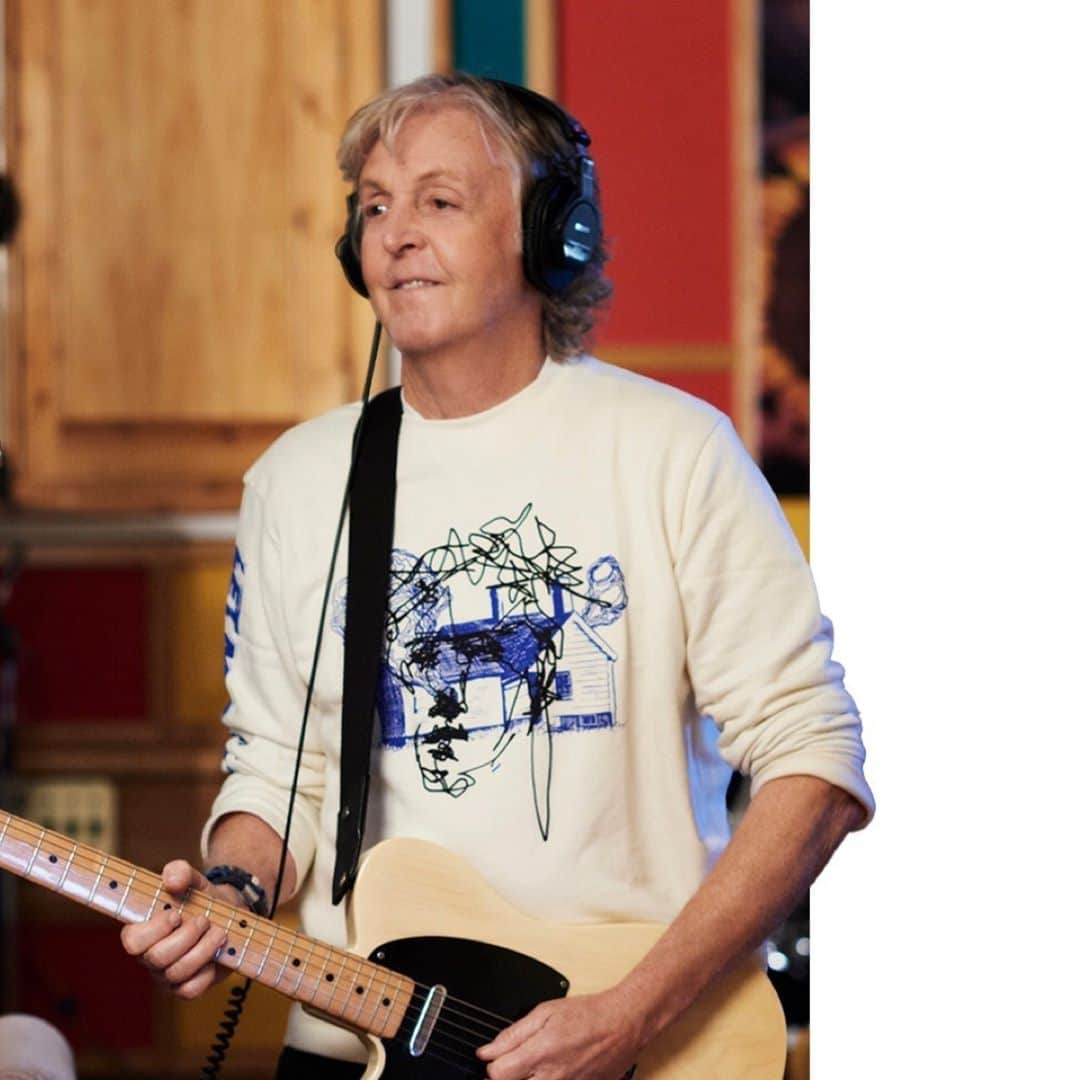 ポール・マッカートニーさんのインスタグラム写真 - (ポール・マッカートニーInstagram)「Made in "Rockdown" at Paul's home studio in Sussex, 'McCartney III' features an array of vintage instruments including a 1954 Fender Telecaster 🎸⁣ ⁣ 📷 Photograph by @marymccartney⁣ ⁣ #McCartneyIII is out December 11 2020 🎲」10月22日 23時33分 - paulmccartney