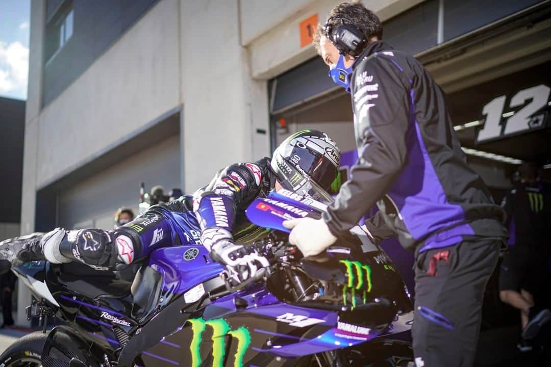 のインスタグラム：「Tomorrow we start riding again! 🤩 🔜  #MonsterYamaha  #MotoGP  #AlcanizGP」