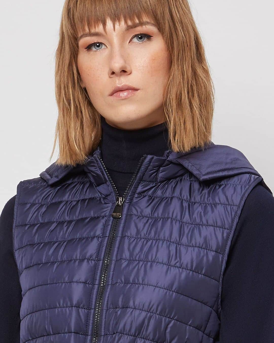 シンツィアロッカさんのインスタグラム写真 - (シンツィアロッカInstagram)「Online and Flagship Exclusive  The Midlayer Vest  As middle season transitions to winter pull on the featherweight Midlayer that’s available in a choice of Cinzia Rocca colors. Smart and breathable, this padded Gilet is the do-all layer designed to be slipped beneath or over a coat when it’s especially cold. It has been meant to be effortlessly stylish also when styled solo.  You can find this key piece only on our official e-commerce and in Milano and Verona Cinzia Rocca Stores!  • Black: bit.ly/CRvestBlack • Ivory: bit.ly/CRvestIvory • Blue: bit.ly/CRvestBlue」10月22日 23時46分 - cinziarocca