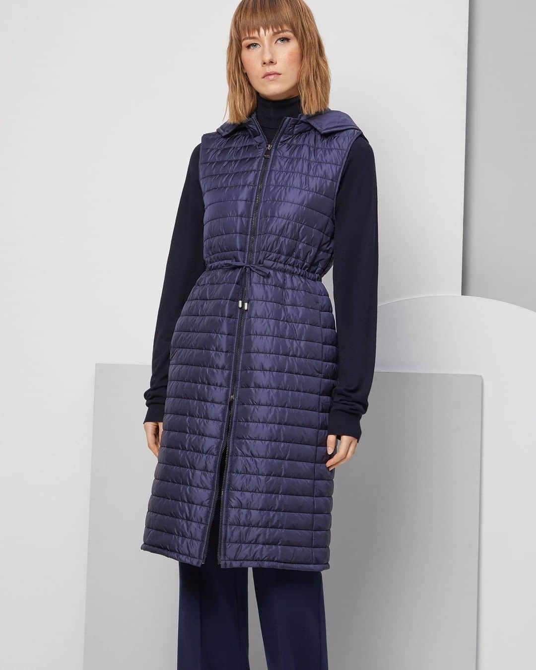 シンツィアロッカさんのインスタグラム写真 - (シンツィアロッカInstagram)「Online and Flagship Exclusive  The Midlayer Vest  As middle season transitions to winter pull on the featherweight Midlayer that’s available in a choice of Cinzia Rocca colors. Smart and breathable, this padded Gilet is the do-all layer designed to be slipped beneath or over a coat when it’s especially cold. It has been meant to be effortlessly stylish also when styled solo.  You can find this key piece only on our official e-commerce and in Milano and Verona Cinzia Rocca Stores!  • Black: bit.ly/CRvestBlack • Ivory: bit.ly/CRvestIvory • Blue: bit.ly/CRvestBlue」10月22日 23時46分 - cinziarocca