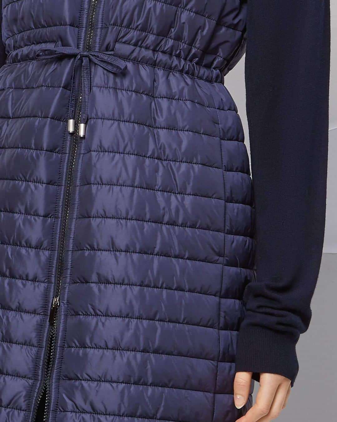 のインスタグラム：「Online and Flagship Exclusive  The Midlayer Vest  As middle season transitions to winter pull on the featherweight Midlayer that’s available in a choice of Cinzia Rocca colors. Smart and breathable, this padded Gilet is the do-all layer designed to be slipped beneath or over a coat when it’s especially cold. It has been meant to be effortlessly stylish also when styled solo.  You can find this key piece only on our official e-commerce and in Milano and Verona Cinzia Rocca Stores!  • Black: bit.ly/CRvestBlack • Ivory: bit.ly/CRvestIvory • Blue: bit.ly/CRvestBlue」