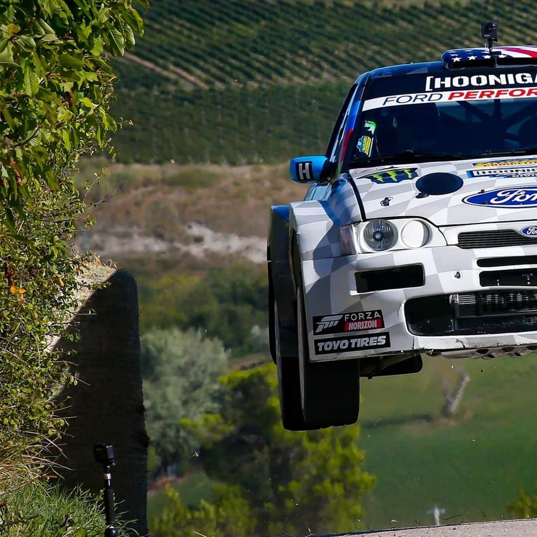 ケン・ブロックさんのインスタグラム写真 - (ケン・ブロックInstagram)「I love jumps. Especially in my Ford Escort RS Cossie V2. Head over to my YouTube channel (link in bio) to see the coverage from one of the most wild rallies in the world: Rally Legends 2020. #airtime #CossieWolrdTour #BlockEscortCossieV2 #RallyLegend」10月23日 0時00分 - kblock43