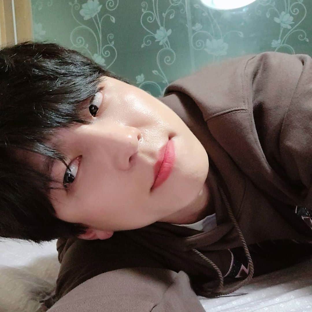 スヒョンさんのインスタグラム写真 - (スヒョンInstagram)「사진요~ 잘자요~  어~^^ 💗💗💗」10月23日 0時05分 - shinsoohyun89