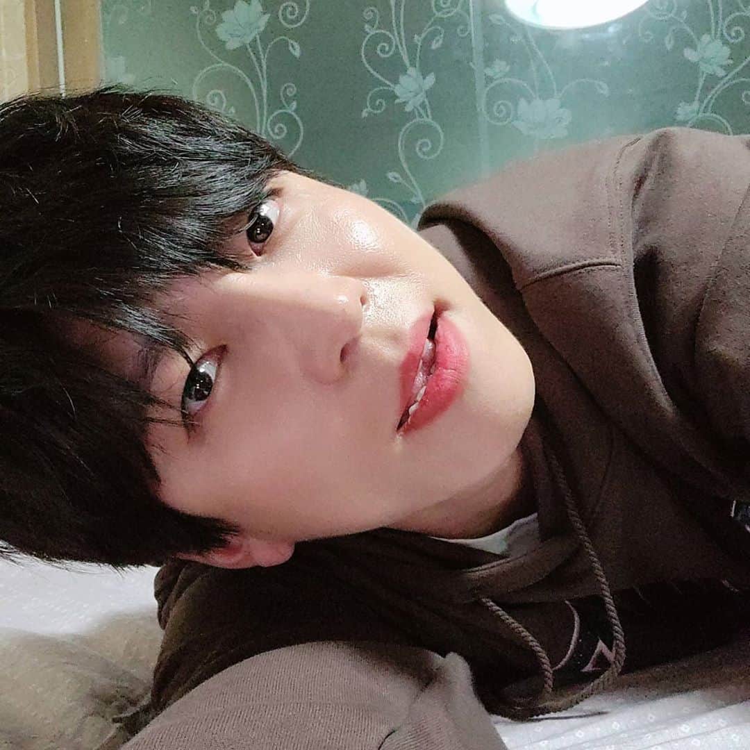 スヒョンさんのインスタグラム写真 - (スヒョンInstagram)「사진요~ 잘자요~  어~^^ 💗💗💗」10月23日 0時05分 - shinsoohyun89