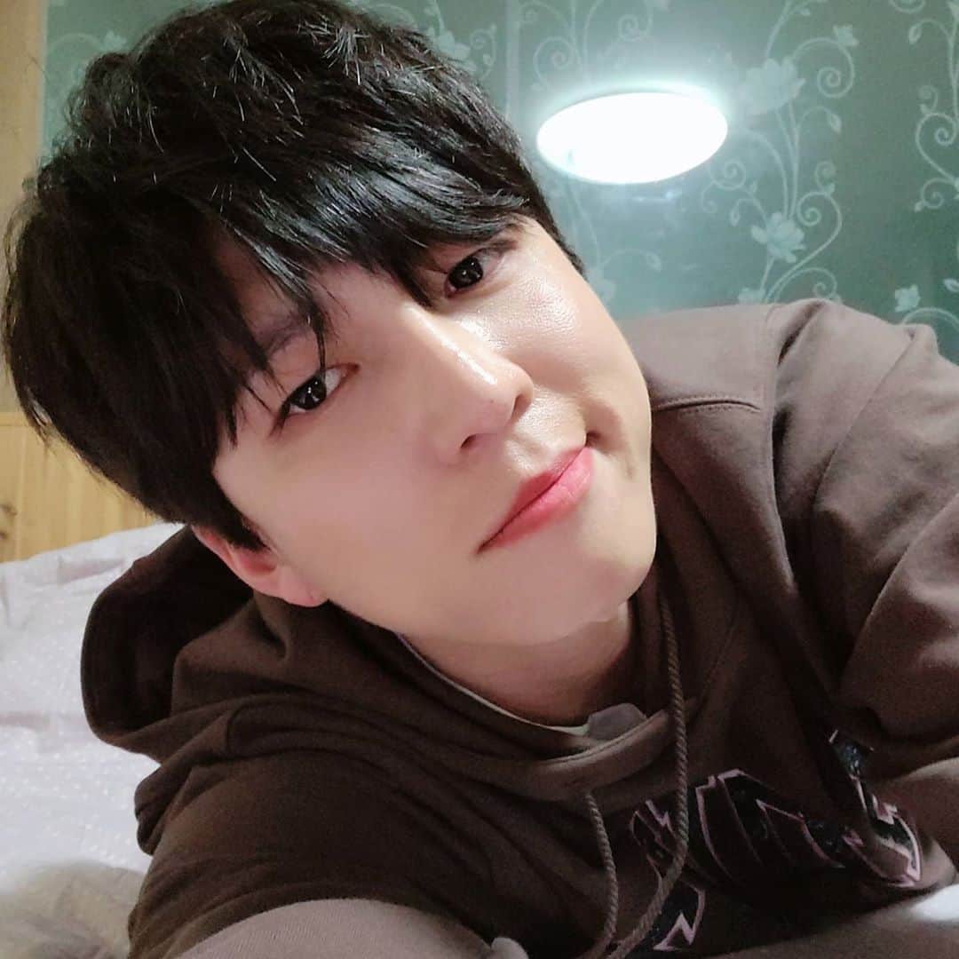 スヒョンさんのインスタグラム写真 - (スヒョンInstagram)「사진요~ 잘자요~  어~^^ 💗💗💗」10月23日 0時05分 - shinsoohyun89
