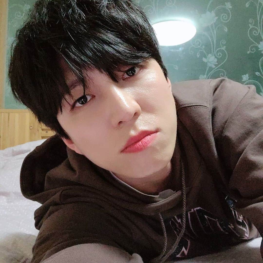 スヒョンさんのインスタグラム写真 - (スヒョンInstagram)「사진요~ 잘자요~  어~^^ 💗💗💗」10月23日 0時05分 - shinsoohyun89