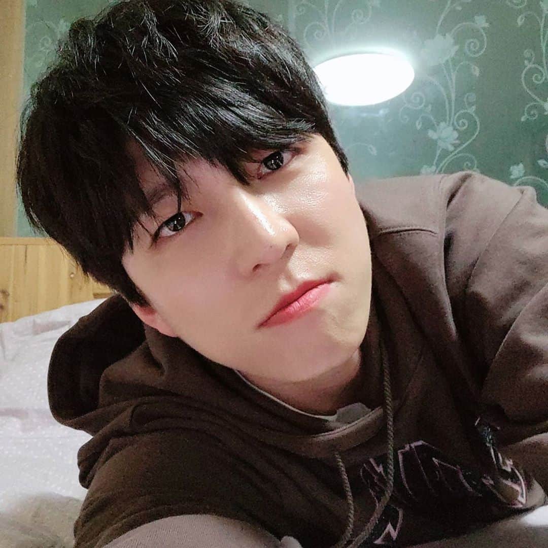スヒョンさんのインスタグラム写真 - (スヒョンInstagram)「사진요~ 잘자요~  어~^^ 💗💗💗」10月23日 0時05分 - shinsoohyun89