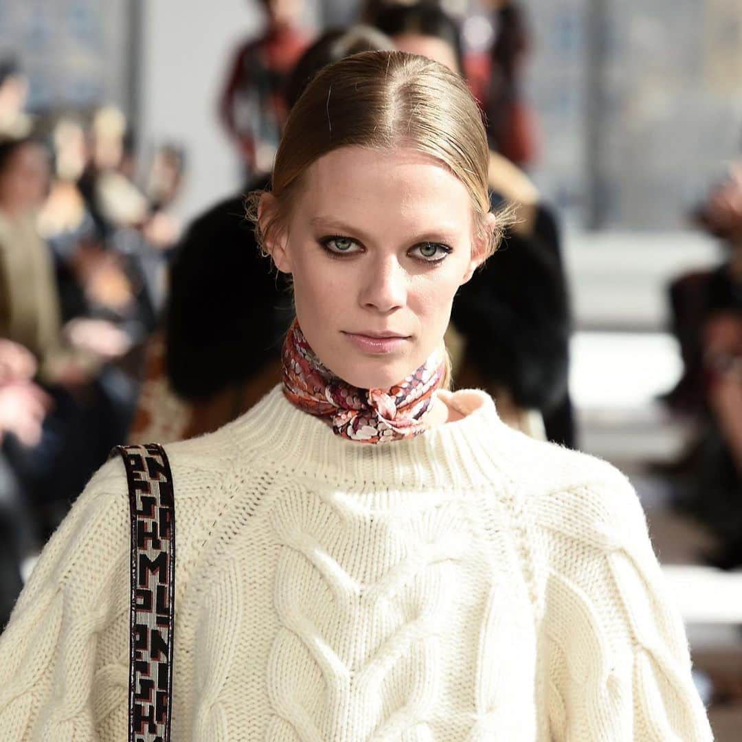 Longchampのインスタグラム：「Silk scarf? Or desert landscape? #LongchampFW20」