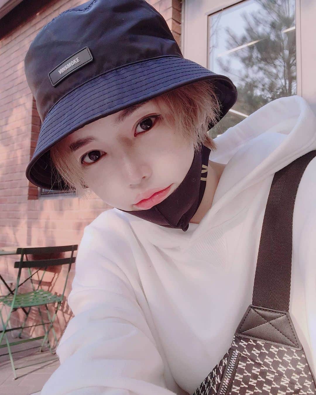 Han Ga Eunのインスタグラム：「개털 . . 모자는 @vinsmokekorea  . . #selfie」