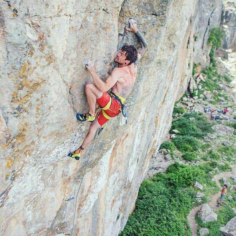 ヨルグ・バーホーベンさんのインスタグラム写真 - (ヨルグ・バーホーベンInstagram)「Sometimes a story makes you realize the  true importance of climbing.   During a visit to Sardinia, we met local strongman @klaas_willems, who recommended one of his hardest routes 'Still Alive', a masterpiece of a route. Over time we noticed his strong cough, and he explained he suffers from CF, a nowadays uncureable lung disease. He shared with us the story behind the route:  "Several years back I starting bolting in Ulassai, one of the main areas on Sardinia. I put some bolts on this great looking line, but didn't finish my work, and soon after was diagnosed with cancer. After treatment, the doctors said I will never be able to climb as hard in the future. Some time later I returned and finished bolting the same route, and was determined to climb it. Eventually, I succeeded, and my hardest route was born: 'Still Alive', 8c, one grade hardest than I had previously climbed!"  It's stories like this that make you realize  what the actual worth of our sport is, way beyond whatever we usually think it is, and waaay beyond grading discussion, climbing polemics and whatever we meet these days on the gram 😅 Sounds a bit dull, but thanks Klaas, for waking me up! • Photos by @jan_novak_photography and @tobias_lanzanasto」10月23日 0時22分 - jorgverhoeven