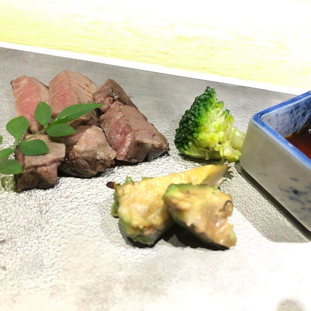 神咲詩織さんのインスタグラム写真 - (神咲詩織Instagram)「・ ・本日は今月頭にOPENした赤坂の肉割烹 京さんへ行ってきました！ ・ ・もう写真を見てもらえばおわかりでしょうが、、、 ・ ・ ・とってもとっても美味で素敵空間でした🥺✨ ・ ・松の葉で香り付けしたお肉だったりフォアグラ、トリュフ、卵黄のトリプルコンボ 、、 ・ ・その他にも面白くて美味しい工夫が沢山あって最高でした💕 ・ ・ #肉割烹京 #赤坂」10月23日 0時37分 - nexter_nippon
