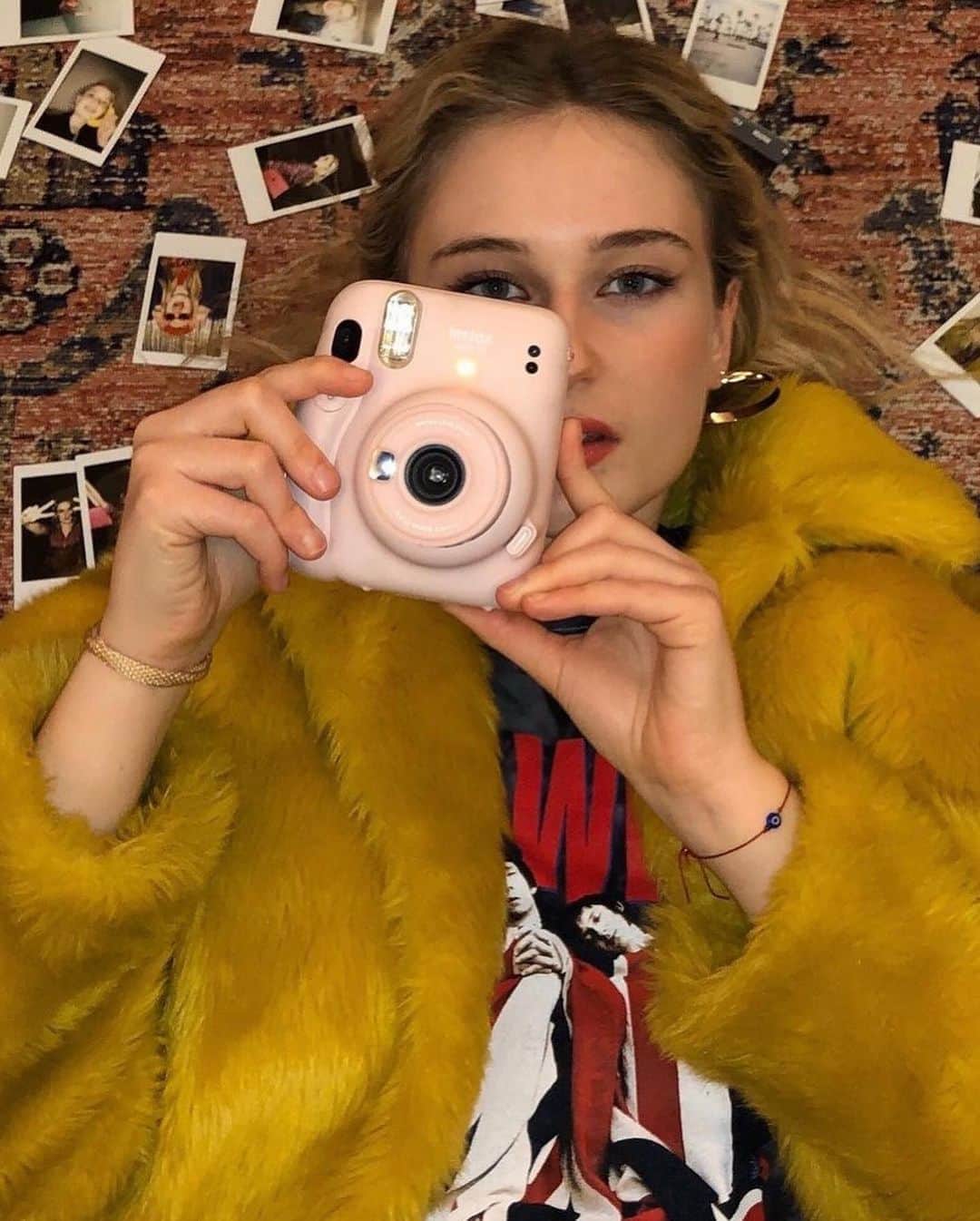 Fujifilm Instax North Americaさんのインスタグラム写真 - (Fujifilm Instax North AmericaInstagram)「Serving fierce and fashionable lewks featuring furry friends 🐶  We’re loving this super chic #give10 from @jadeduncan14 and her lil fur-baby 💖💙⁠⠀」10月23日 0時53分 - fujifilm_instax_northamerica