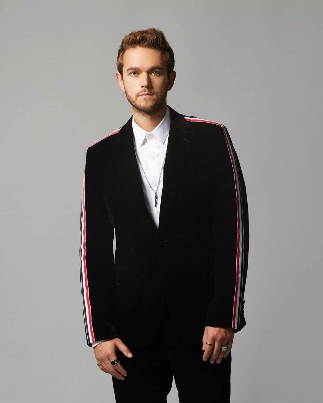 ゼッドさんのインスタグラム写真 - (ゼッドInstagram)「WEARING MY STRONG SUIT FOR OUR SONG RELEASE TONIGHT!!!!! AHHHHHHH I’M SOOOOO EXCITED!!!!!! link in bio to pre-save.」10月23日 0時56分 - zedd