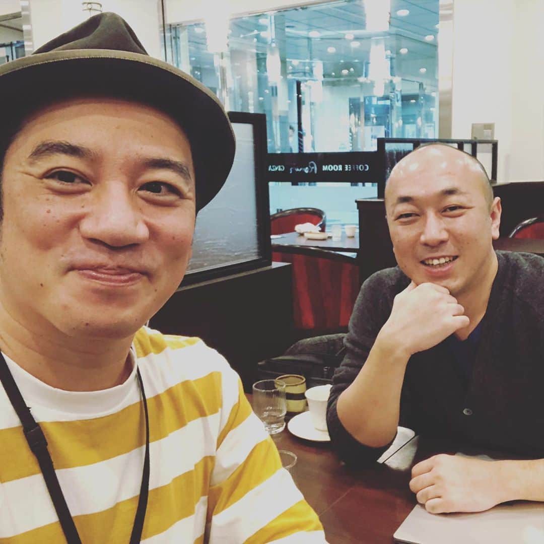 与座よしあきのインスタグラム：「今日の[とにかく一緒に考える]はコンサルタントをやられてる会社のサービスどう売り込むか？だったけど色んな話をしてとっても面白かった！海外に向けての動画配信サービスで結構ニッチな言語までいけるそうで色んな国の人に向けて配信可能だって！すげー！結局売り込み方ぜんっぜんわからんかった😆」