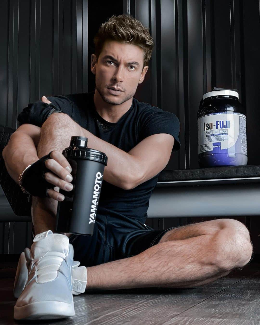 アンドレア・デンバーのインスタグラム：「My workout with @yamamotonutritionitalia  @yamamotonutrition 🏋🏻‍♂️ 💪🏻 #adv」
