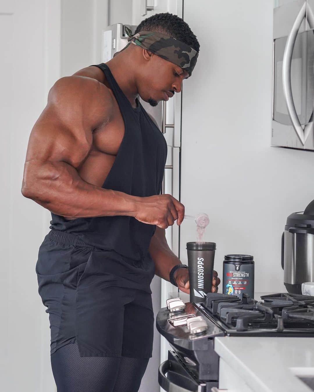 Simeon Pandaさんのインスタグラム写真 - (Simeon PandaInstagram)「Took 2 scoops of @innosupps Max Strength yesterday 💥 before legs day👌🏾 Take your strength to the next level 📈 👉🏾 InnoSupps.com⁣ ⁣ 🙌🏾 Loaded to the brim with the best muscle building nutrients & ingredients⁣ ⁣ Each scoop contains:👇⁣ 🔥1g Agmatine - Delivers EXTREME pumps and boosts nitric oxide⁣ 🔥5g Creapure - the most studied and effective, patented form of creatine⁣ 🔥4g Citrulline - powerful amino acid that increases nitric oxide product (contributes to “the pump”)⁣ 🔥1.5g Betaine - synergistically works with creatine and citruline to enhance muscle growth and strength gains⁣ 🔥2500 iu Vitamin D3 (essential for hormone production)⁣ 🔥200mg Organic Grape Seed Extract⁣ ⁣ Max Strength comes in 2 flavors: Watermelon Candy 🍉 🍭 ⁣ Blueberry Lemonade 🍋⁣ Both flavors (along with all of our other products) contain ZERO artificial sweeteners, fillers, or additives.⁣ ⁣ Try Max Strength TODAY! INNOSUPPS.COM #INNOSUPPS 🙌」10月23日 1時07分 - simeonpanda