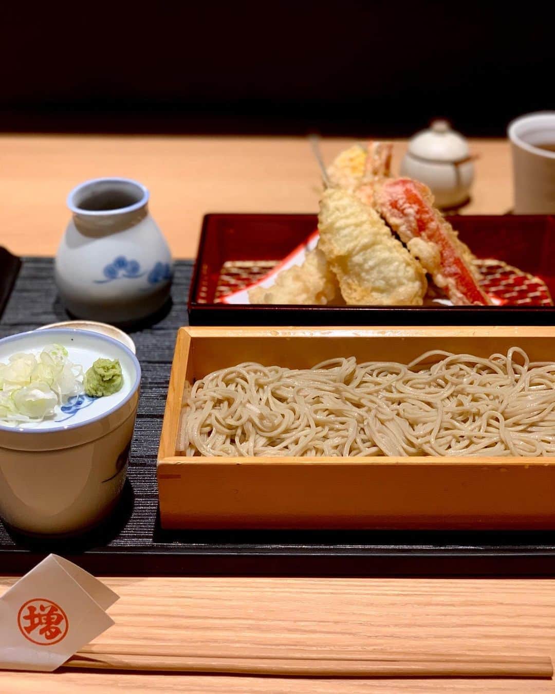 吉村優さんのインスタグラム写真 - (吉村優Instagram)「* 本日のAbema終わりランチ🍅 尾崎牛とトマトのすき焼き #ふるけん  ご飯がよく進むから お代わりしてしまった🍚 * ３枚目以降は 載せていなかったランチ達😘 * 先週のAbema終わりは スパイシーカレー🍛 #ヨゴロウ  ライス大盛りでも良かったよ〜😂 * 🍷試験終わりは豚カツ🐷 #大宝  もちろんキャベツお代わり🙋🏼‍♀️ * スープカレー #イエローカンパニー  角煮ベジタブル🌶大辛+卵追加 店員のお兄さんに 女性だと結構ボリュームありますよ〜 と言われたから 舞茸追加しなかったけど 余裕で食べられたよ〜🤦🏼‍♀️ * 講演会終わりの中華ランチ🥟 黒豚餃子🐽 #神田餃子屋本店  * 中途半端な遅めのお昼にお腹が空いて タイミングよく入れたお蕎麦屋さん #増田屋  * Abemaスタジオの向かい側辺りにある お蕎麦屋さんで、またまた天せいろ #蕎麦前山都  * 写真見てたらお腹減りますね💦 こんな時間に 食べ盛りの小学生みたいな投稿ですけど😅 明日もAbemaでニュース担当なので おやすみなさい〜😴 * #lunch #gourmet #すき焼き #カレー #とんかつ #蕎麦  #餃子 #スープカレー #スパイシーカレー #ランチ」10月23日 1時15分 - yuyoshimura87