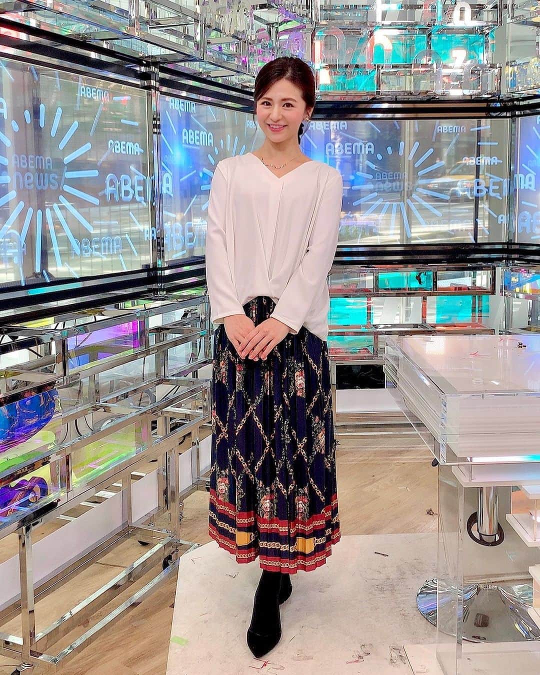 吉村優さんのインスタグラム写真 - (吉村優Instagram)「* 本日のAbema終わりランチ🍅 尾崎牛とトマトのすき焼き #ふるけん  ご飯がよく進むから お代わりしてしまった🍚 * ３枚目以降は 載せていなかったランチ達😘 * 先週のAbema終わりは スパイシーカレー🍛 #ヨゴロウ  ライス大盛りでも良かったよ〜😂 * 🍷試験終わりは豚カツ🐷 #大宝  もちろんキャベツお代わり🙋🏼‍♀️ * スープカレー #イエローカンパニー  角煮ベジタブル🌶大辛+卵追加 店員のお兄さんに 女性だと結構ボリュームありますよ〜 と言われたから 舞茸追加しなかったけど 余裕で食べられたよ〜🤦🏼‍♀️ * 講演会終わりの中華ランチ🥟 黒豚餃子🐽 #神田餃子屋本店  * 中途半端な遅めのお昼にお腹が空いて タイミングよく入れたお蕎麦屋さん #増田屋  * Abemaスタジオの向かい側辺りにある お蕎麦屋さんで、またまた天せいろ #蕎麦前山都  * 写真見てたらお腹減りますね💦 こんな時間に 食べ盛りの小学生みたいな投稿ですけど😅 明日もAbemaでニュース担当なので おやすみなさい〜😴 * #lunch #gourmet #すき焼き #カレー #とんかつ #蕎麦  #餃子 #スープカレー #スパイシーカレー #ランチ」10月23日 1時15分 - yuyoshimura87
