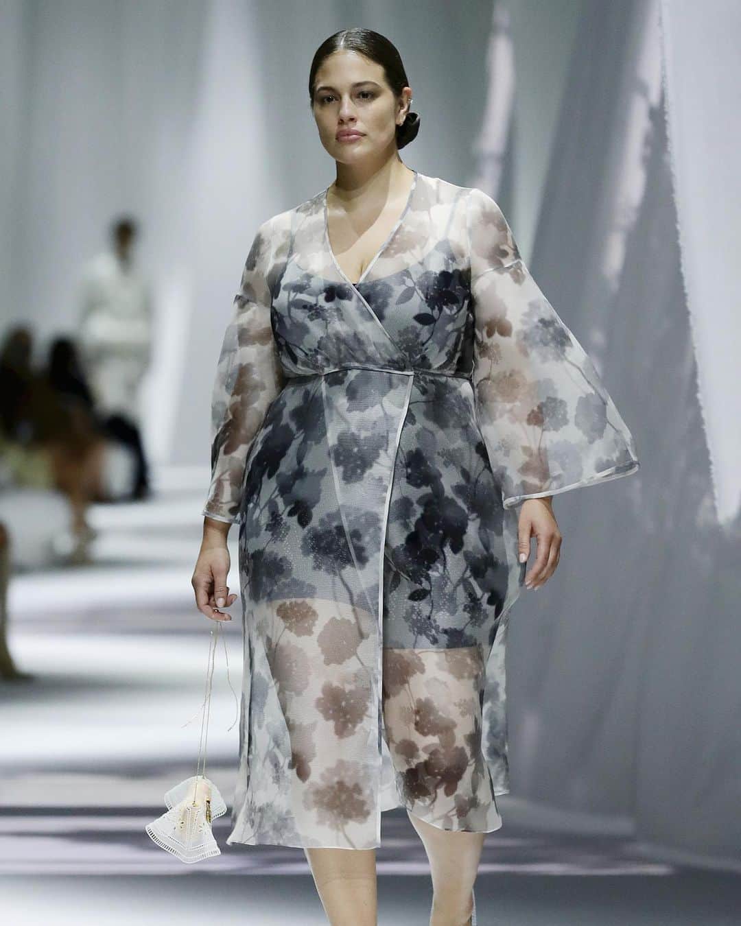 Fashion Weekのインスタグラム：「Floating down the @fendi runway: @ashleygraham in a delicate black-and-white ensemble. 📸 by @gettyimages」