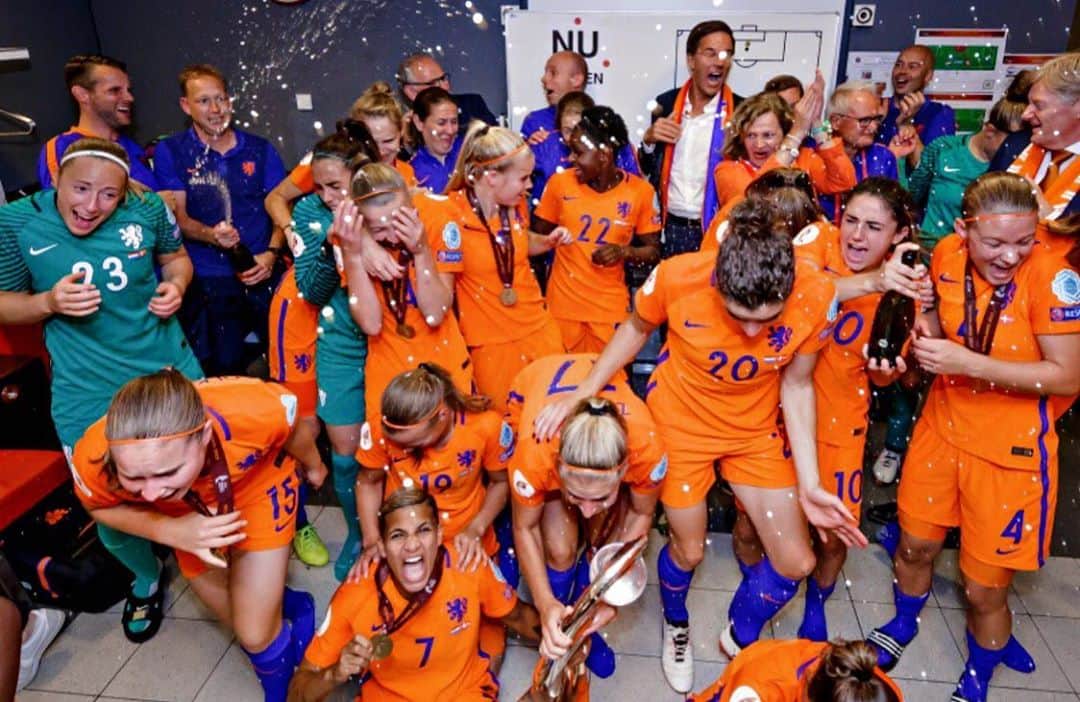 ジャッキー・グローネンのインスタグラム：「Big day tomorrow 🧡 @oranjeleeuwinnen」