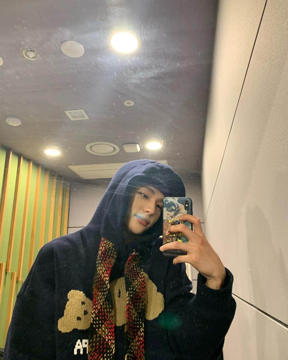Stray Kidsさんのインスタグラム写真 - (Stray KidsInstagram)「크리스마스야 언넝와 보고싶어😚 #straykids #Lovestay #나홀로집에 #보는중」10月23日 1時25分 - realstraykids