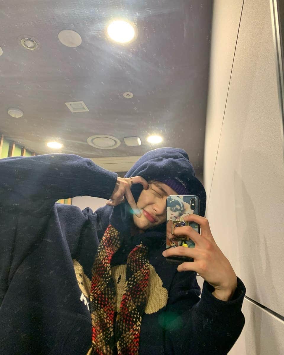 Stray Kidsさんのインスタグラム写真 - (Stray KidsInstagram)「크리스마스야 언넝와 보고싶어😚 #straykids #Lovestay #나홀로집에 #보는중」10月23日 1時25分 - realstraykids
