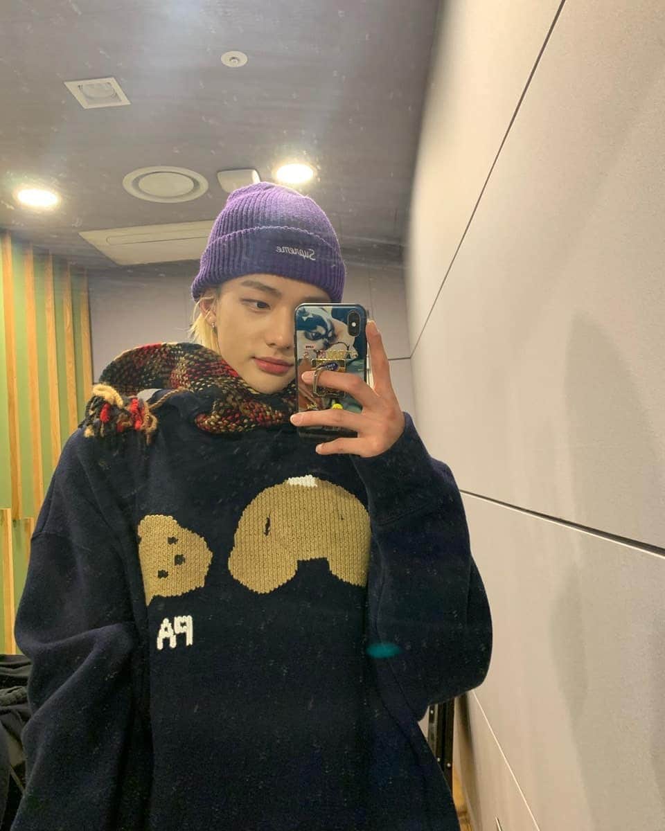 Stray Kidsさんのインスタグラム写真 - (Stray KidsInstagram)「크리스마스야 언넝와 보고싶어😚 #straykids #Lovestay #나홀로집에 #보는중」10月23日 1時25分 - realstraykids