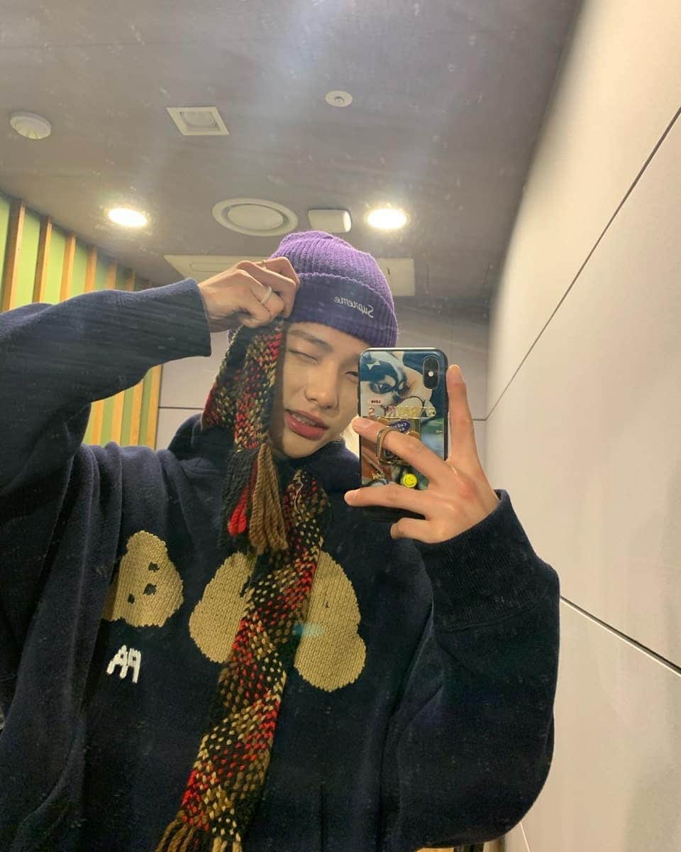 Stray Kidsさんのインスタグラム写真 - (Stray KidsInstagram)「크리스마스야 언넝와 보고싶어😚 #straykids #Lovestay #나홀로집에 #보는중」10月23日 1時25分 - realstraykids