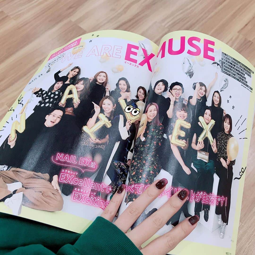 なかやまちえこさんのインスタグラム写真 - (なかやまちえこInstagram)「2020.10.23 本日創刊になりました！⠀  NAIL EX⠀ ⠀ ネイルEXはネイリスト自身が主役になる雑誌です！！⠀ なので！中ページには、わたしもですが他のネイリストのみなさん自身がたくさん載っています😳💦✨⠀ ⠀ もちろんネイル作品もたくさん載っています！！⠀ ⠀ 今号ではYouTubeの動画編集のhow toを紹介しています。⠀ ⠀ わたしはネイリストとして仕事をしながら、空いた時間や移動時間などに少しづつ動画を編集しているので、⠀ 高いパソコンのソフトなどは使わずに、iPhoneやiPadのアプリを駆使して😁💦合間合間に作っています。⠀ ⠀ なので、YouTuberを目指すわけではないけど、ちょっと動画も作ってみたいな😳という方の参考になれば幸いです😌🙏🙏✨⠀ ⠀ ぜひお手に取ってもらえたら嬉しいです☺️✨✨⠀ ⠀ …！！PREGELカレンダーも付いてます😳😳😳❤️⠀ ⠀ @nailex_official @pregelofficial ⠀ #雑誌 #ネイル雑誌 #nailex #magazine」10月23日 1時38分 - chiekonakayama