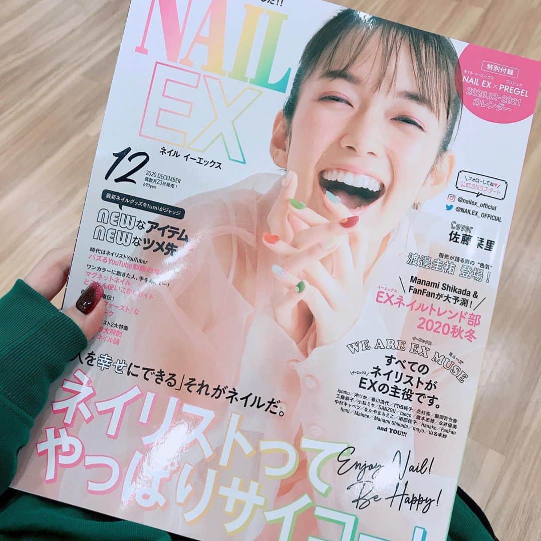 なかやまちえこのインスタグラム：「2020.10.23 本日創刊になりました！⠀  NAIL EX⠀ ⠀ ネイルEXはネイリスト自身が主役になる雑誌です！！⠀ なので！中ページには、わたしもですが他のネイリストのみなさん自身がたくさん載っています😳💦✨⠀ ⠀ もちろんネイル作品もたくさん載っています！！⠀ ⠀ 今号ではYouTubeの動画編集のhow toを紹介しています。⠀ ⠀ わたしはネイリストとして仕事をしながら、空いた時間や移動時間などに少しづつ動画を編集しているので、⠀ 高いパソコンのソフトなどは使わずに、iPhoneやiPadのアプリを駆使して😁💦合間合間に作っています。⠀ ⠀ なので、YouTuberを目指すわけではないけど、ちょっと動画も作ってみたいな😳という方の参考になれば幸いです😌🙏🙏✨⠀ ⠀ ぜひお手に取ってもらえたら嬉しいです☺️✨✨⠀ ⠀ …！！PREGELカレンダーも付いてます😳😳😳❤️⠀ ⠀ @nailex_official @pregelofficial ⠀ #雑誌 #ネイル雑誌 #nailex #magazine」