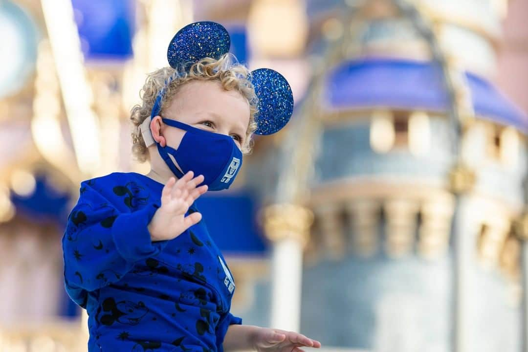 ミッキーマウスさんのインスタグラム写真 - (ミッキーマウスInstagram)「Recognize the life-changing power of a wish and 40 years of @disney and @makeawishamerica with the latest color collection, #WishesComeTrueBlueavailable now at Disney Parks around the world, the Disney store and online @shopdisney!」10月23日 1時31分 - mickeymouse