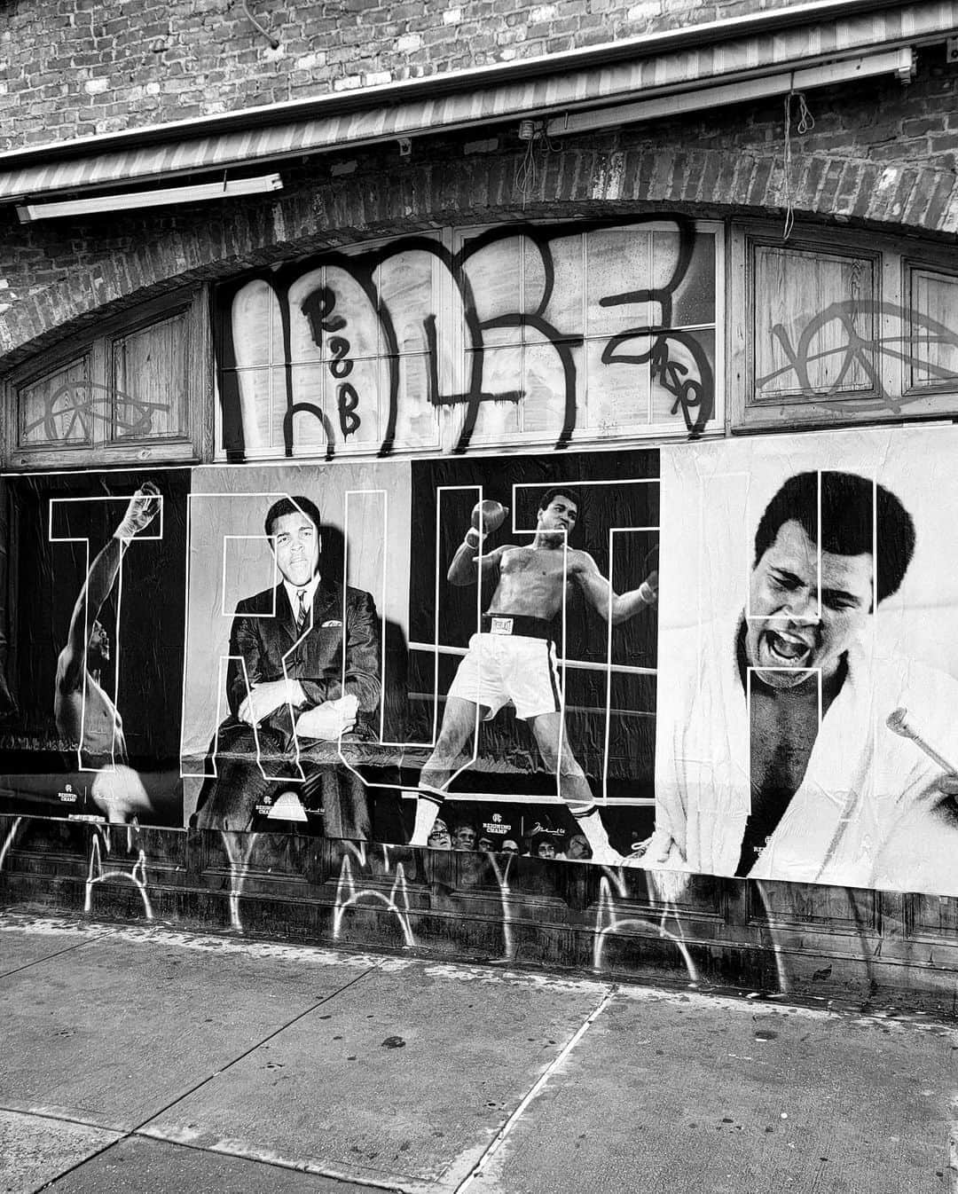 レイニングチャンプさんのインスタグラム写真 - (レイニングチャンプInstagram)「Taking it to the streets. ⁣ ⁣ New York City, right now. ⁣ ⁣ The mind of truth is clear.⁣ ⁣ #muhammadali」10月23日 1時37分 - reigningchamp