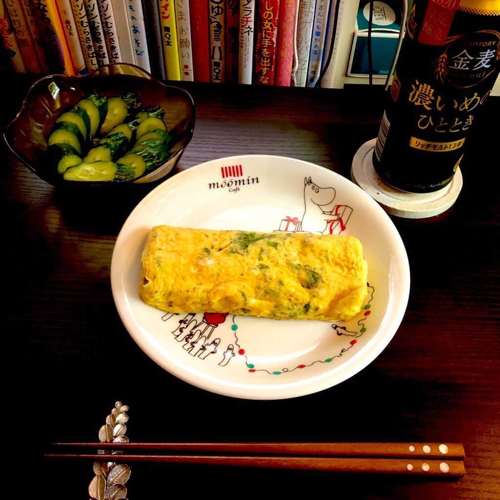 白珠イチゴさんのインスタグラム写真 - (白珠イチゴInstagram)「ほんじつの晩酌はタイ風卵焼きときゅうりのぬか漬け。 ぬか漬けは2日目。 ナンプラーってめちゃくちゃおいしい。 どうして今まで食わず嫌いしてたんだろうか。 アンチョビとか塩辛好きなんだから好きに決まってるのに。 ナンプラー信者になる。  #ハーブのある暮らし  #ナンプラー #ナンプラーレシピ  #たまごやき #卵焼き  #卵焼きアレンジ  #パクチー #ぬか漬け #きゅうりの漬物  #きゅうりのぬか漬け  #晩酌 #一人暮らし #一人暮らし女子  #手作り #手作り料理  #手料理  #手料理グラム  #手料理日記  #手料理ご飯  #タイ料理」10月23日 1時47分 - shiratamaichigo