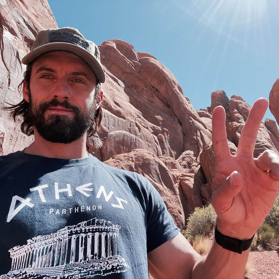 マイロ・ヴィンティミリアのインスタグラム：「✌🏼 always. Arches Nat’l, Utah. MV」