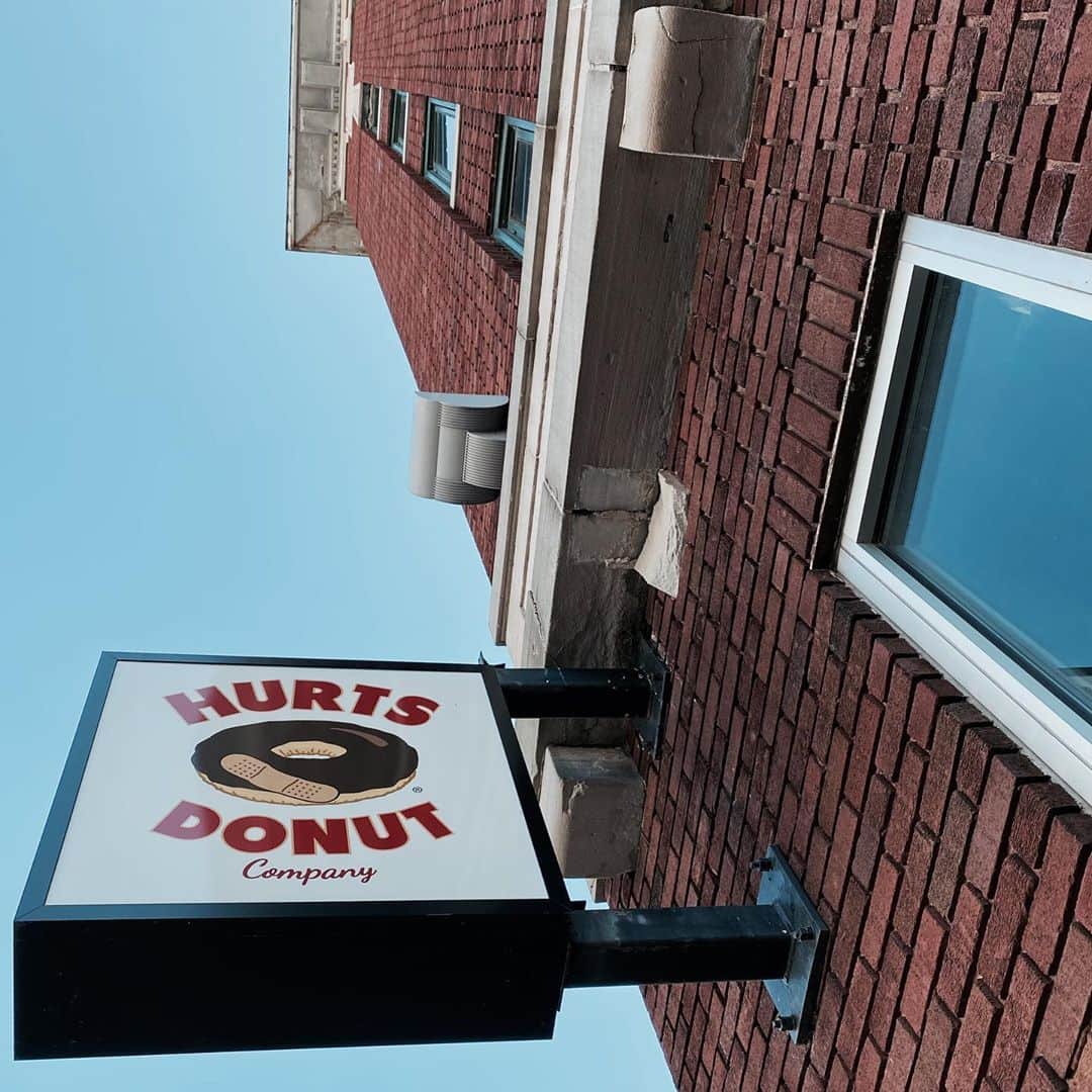のインスタグラム：「Hurts Donut. Little Rock, AR. MV」