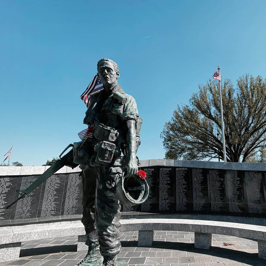 マイロ・ヴィンティミリアのインスタグラム：「Vietnam Memorial Little Rock, AR. MV」