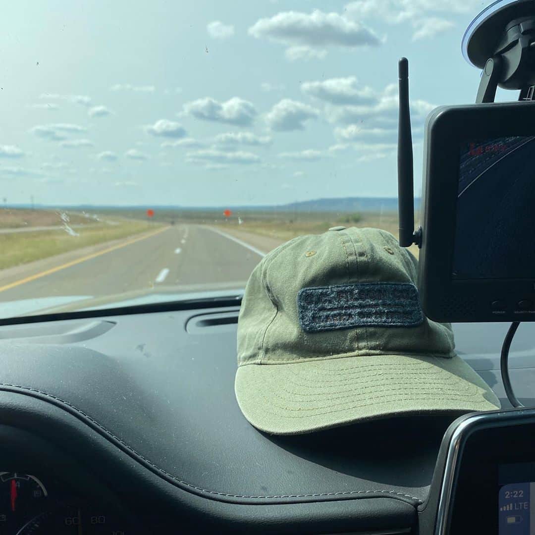 マイロ・ヴィンティミリアのインスタグラム：「Road Home. Somewhere, NM. MV」