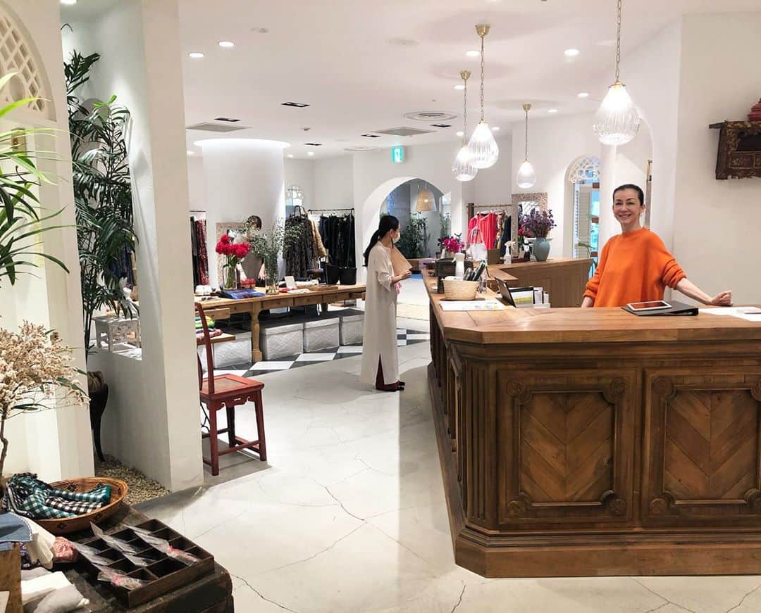 桐島かれんさんのインスタグラム写真 - (桐島かれんInstagram)「本日よりハウスオブロータス二子玉川店にて、「ダンスコ展」がはじまりました。足や腰への負担を取りのぞく、コンフォートシューズのブランド「ダンスコ」。秋冬の装いにピッタリなデザインや素材が揃っています。  #ハウスオブロータス二子玉川店  #ハウスオブロータス #houseoflotus #dansko #ダンスコ」10月23日 11時27分 - houseoflotuskaren