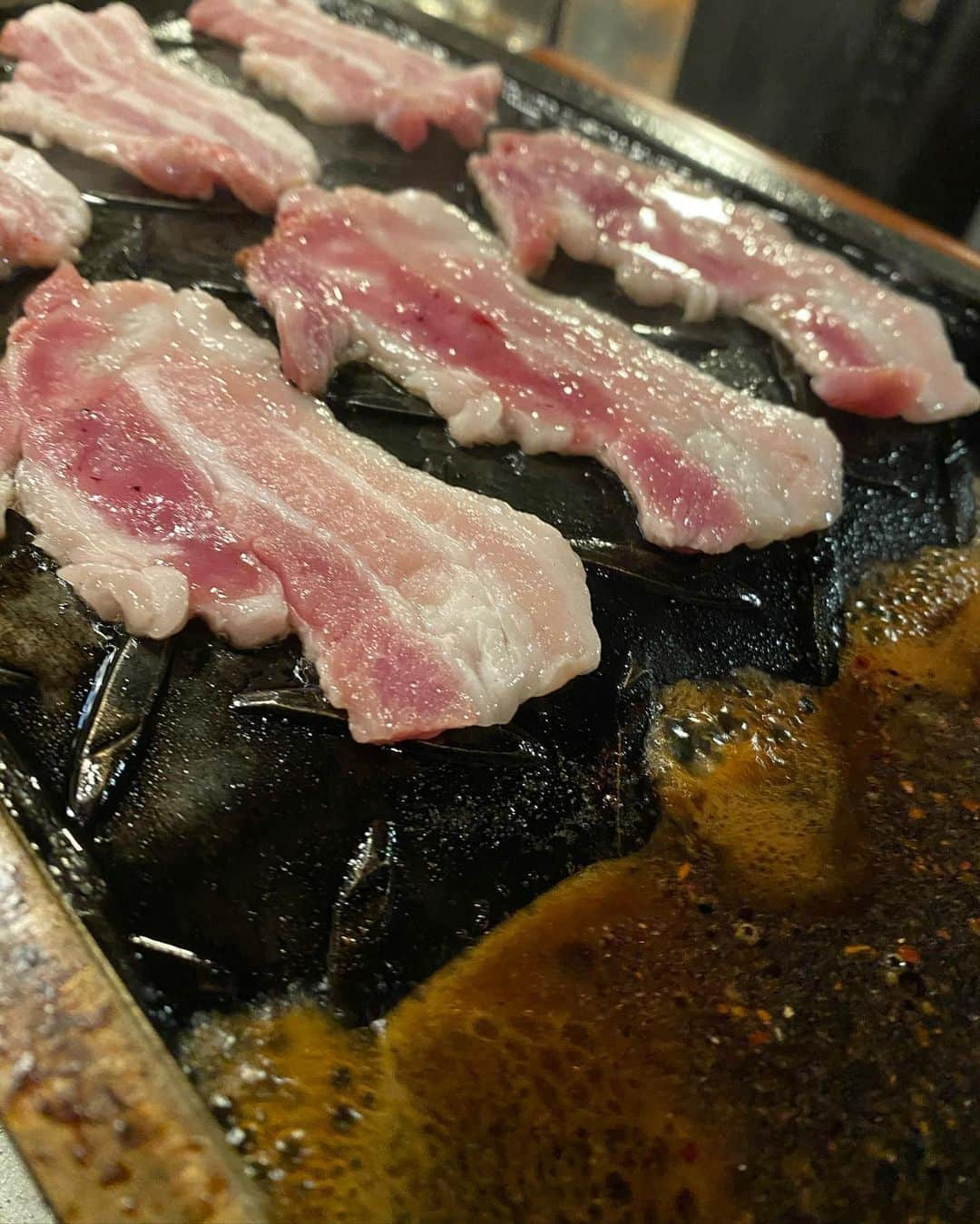 ニッチロー'さんのインスタグラム写真 - (ニッチロー'Instagram)「東京で初めて【すずり焼肉】した人物になりました  飯田人だけではなく  東京生まれ叙々苑育ちの方々でもどハマりさせました  すずり焼肉の凄さをまざまざと見せつけられた夜  飯田魂  #すずり焼肉 #硯yakiniku #すずるのかぃ  #飯田焼肉  #沼ダレ #中毒性あり過ぎ #日本一の焼肉の街育ち #飯田魂 #プロ焼肉選手 #ニッチロー' #ニックロー #ニッチ飯 #yakiniku #yakinikucity」10月23日 11時29分 - nicchiro5.1