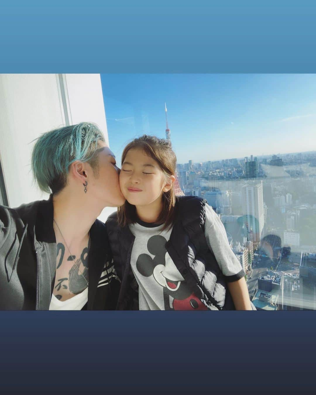 雅-MIYAVI-さんのインスタグラム写真 - (雅-MIYAVI-Instagram)「Thank you @toranomonedition team for such a wonderful experience and hospitality. (And of course the great scenery too) We all had a blast!!!! Looking forward to visiting you again👨‍👩‍👧‍👦エディション虎ノ門、素敵な時間とおもてなし(景色も！)をTHXXXX!!!! また遊びに行きます🙌🏻🙌🏻😃💯#TokyoEDITIONTotanomon #東京エディション虎ノ門 @editionhotels」10月23日 11時42分 - miyavi_ishihara